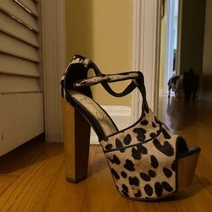 Jessica Simpson cheetah print pumps size 6